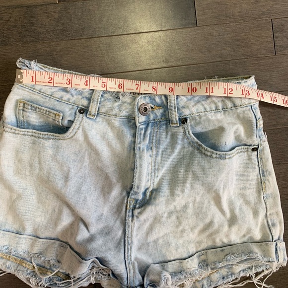Bullhead Light Blue Acid Was Mom Jean Short Women’s 7 - Picture 2 of 5